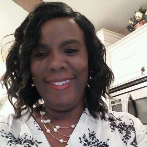 Meet your Posher, Cynthia - Picture 1 of 1